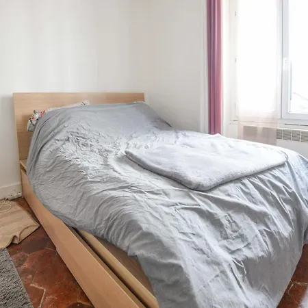 Nice Design Studio In The 11Th In Paris Apartment *